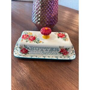 The Pioneer Women Butter Dish. Teal
With flowers